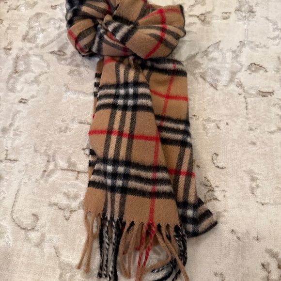 Burberry 100% Cashmwre scarf, made in England, Classic Check - Picture 2 of 3